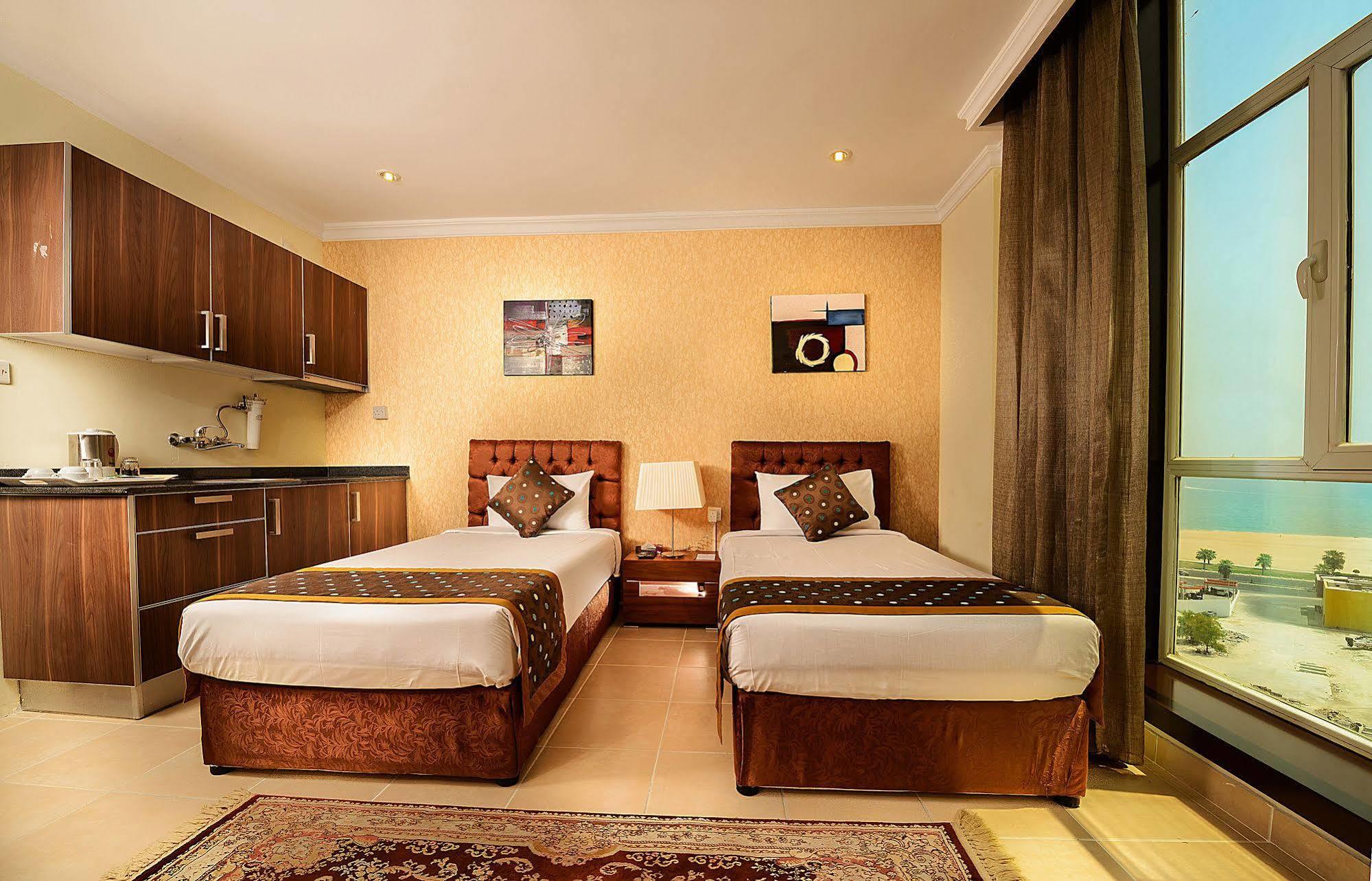 Bravo Royal Hotel Suites Kuwait City Exterior foto