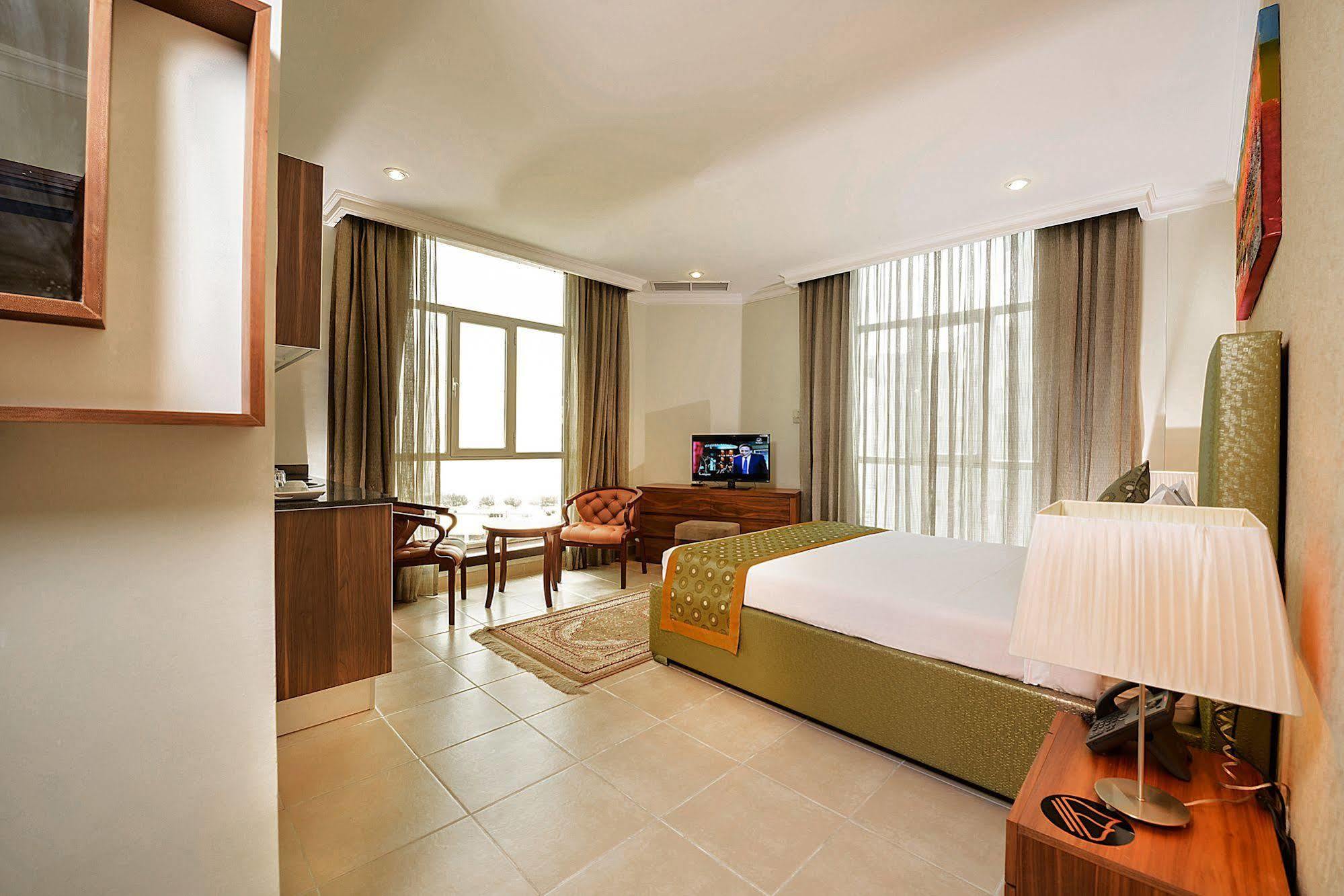 Bravo Royal Hotel Suites Kuwait City Exterior foto